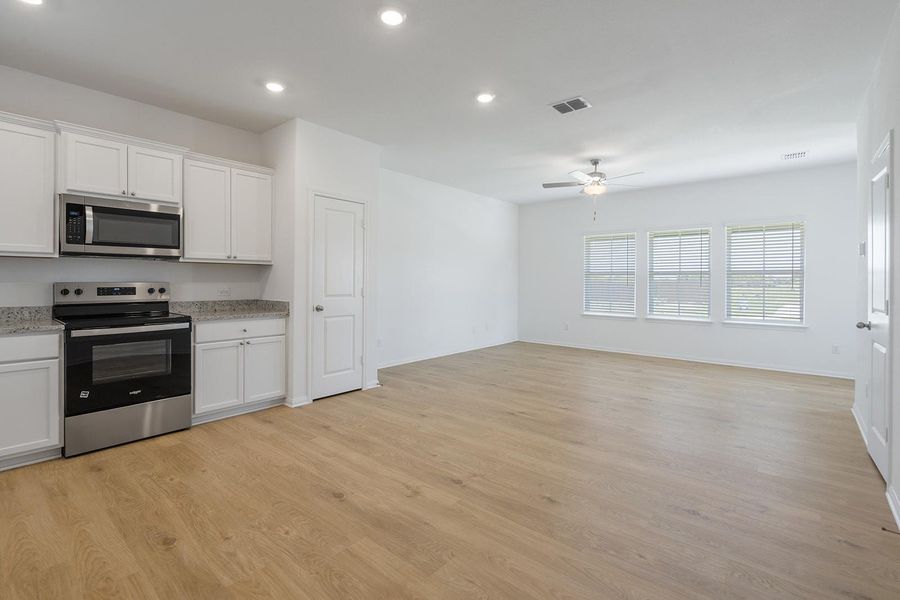Spacious, unfurnished interior of a new home in Cypress Trails at Bauer Landing, Hockley (Image 6).