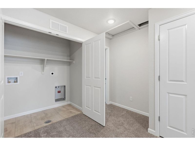 Spacious, unfurnished interior of a new home in Spring Valley, Longmont (Image 17).