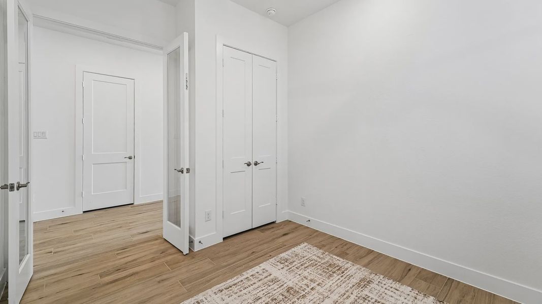 Representative unfurnished interior of a home built from the Cayman by Chesmar Homes in Crescent Bluff, Georgetown (Image 32).
