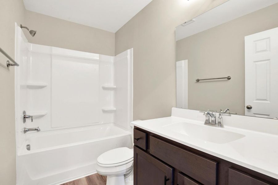 246 Haisley Run Upstairs Secondary Bath | Ernest Homes