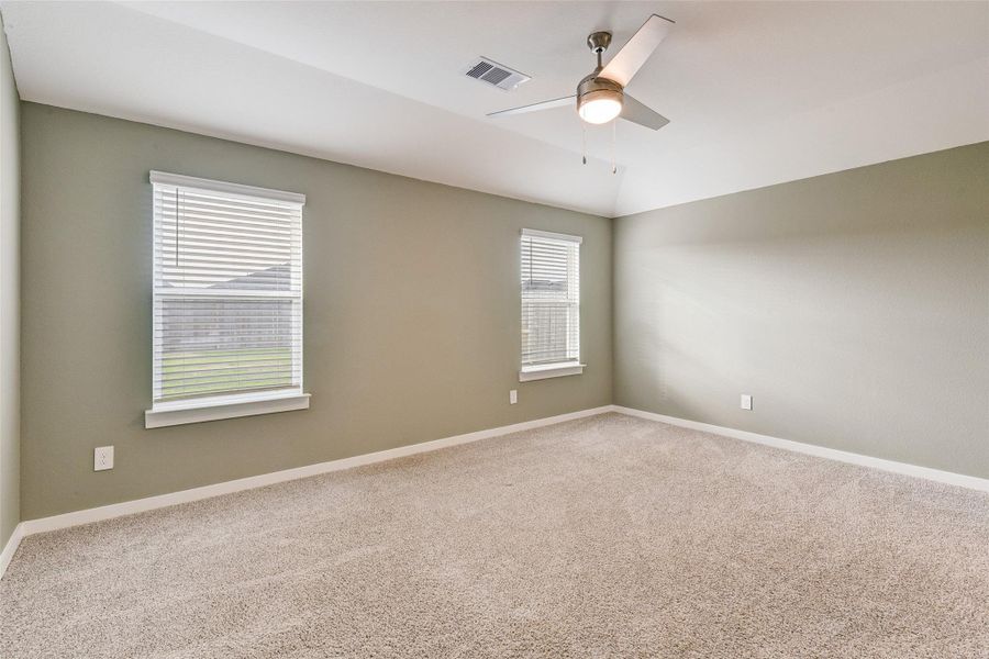 Spacious, unfurnished interior of a new home in Post Oak Pointe, Fresno (Image 24).
