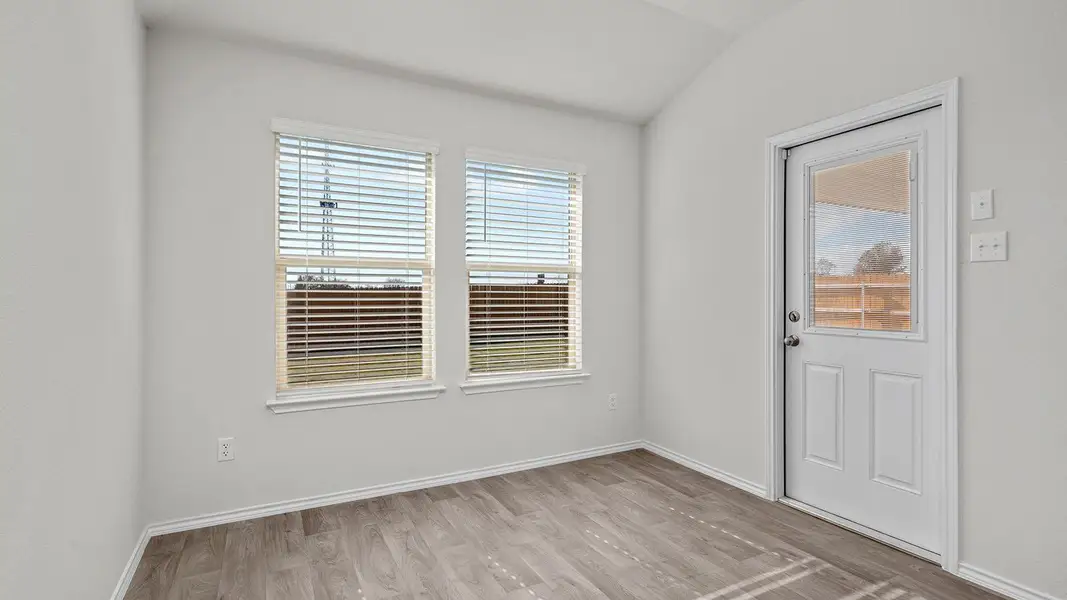 Spacious, unfurnished interior of a new home in Oak Ridge, Temple (Image 8).