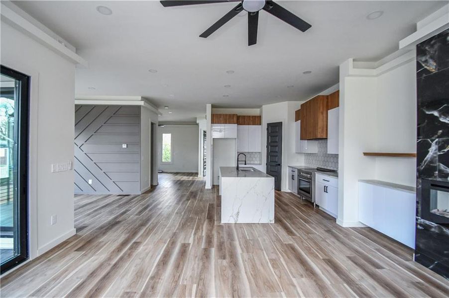 Spacious, unfurnished interior of a new home in , Atlanta (Image 25).