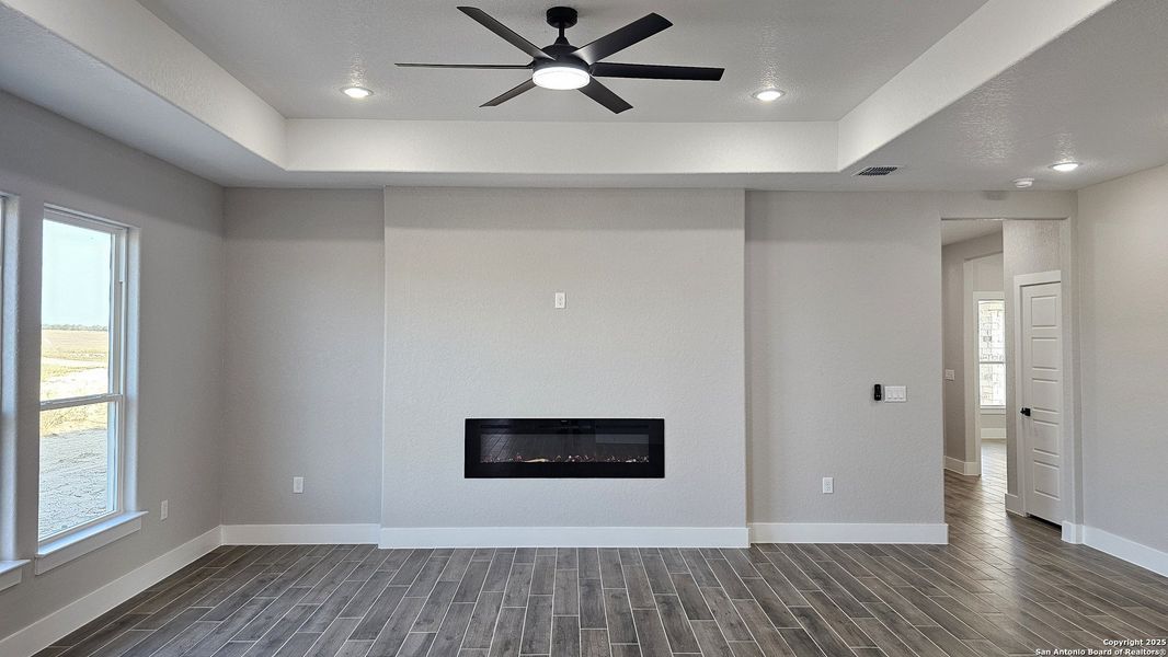 Spacious, unfurnished interior of a new home in , La Vernia (Image 29).