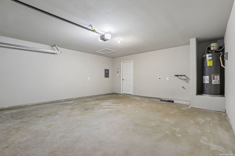 Spacious, unfurnished interior of a new home in Catalina, Converse (Image 21). Spacious, unfurnished interior of a new home in Catalina, Converse (Image 21).