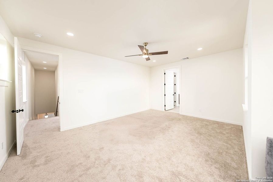 Spacious, unfurnished interior of a new home in , San Antonio (Image 41).