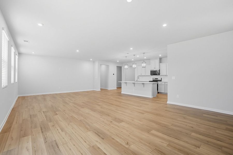 Spacious, unfurnished interior of a new home in Waxhaw Landing, Monroe (Image 11).