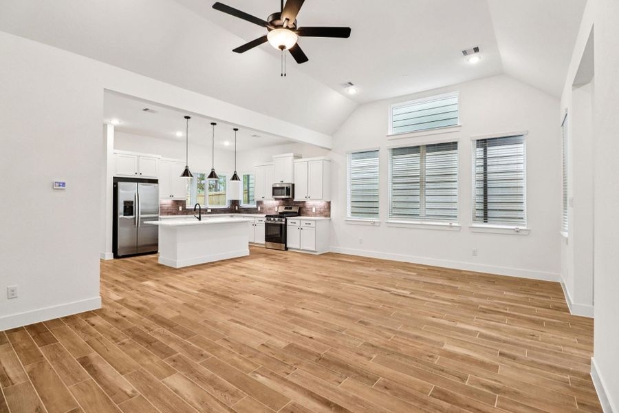 Spacious, unfurnished interior of a new home in Kresston 50's, Montgomery (Image 28).