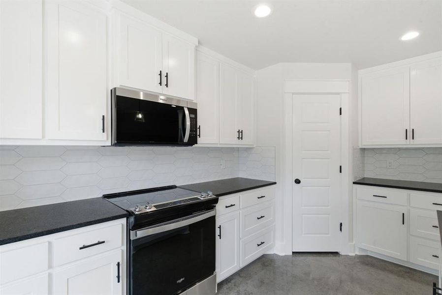 Furnished interior view inside a new home in , Weatherford (Image 11).