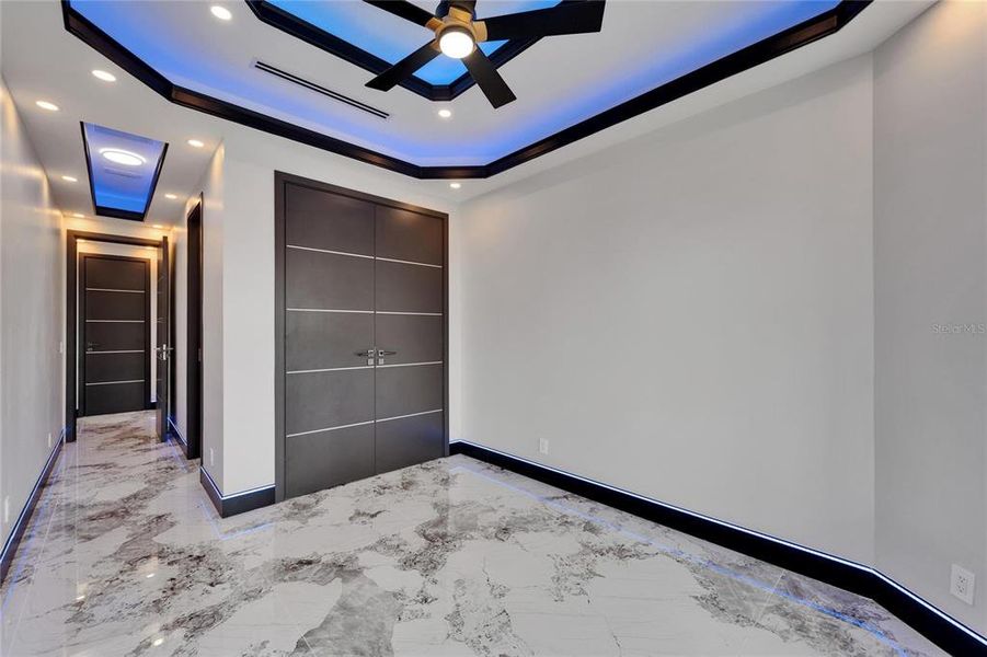 Spacious, unfurnished interior of a new home in , Apollo Beach (Image 23).