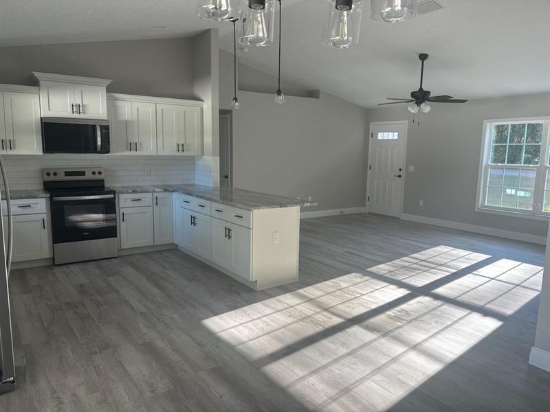 Spacious, unfurnished interior of a new home in , Dunnellon (Image 29).