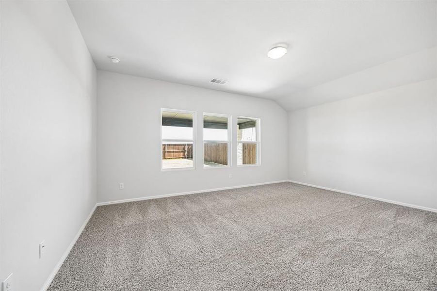 Spacious, unfurnished interior of a new home in Santorini, Seagoville (Image 12).