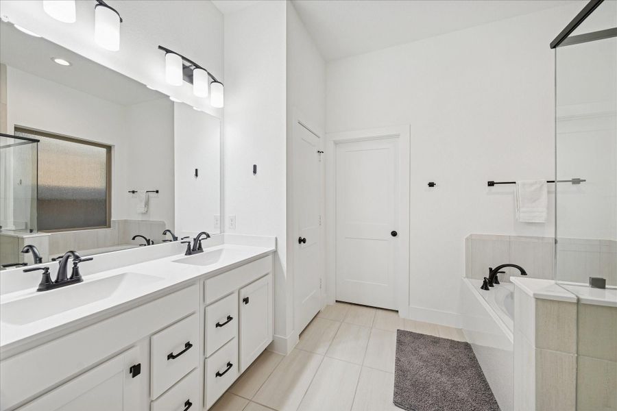 Furnished interior view inside a new home in , Conroe (Image 4).