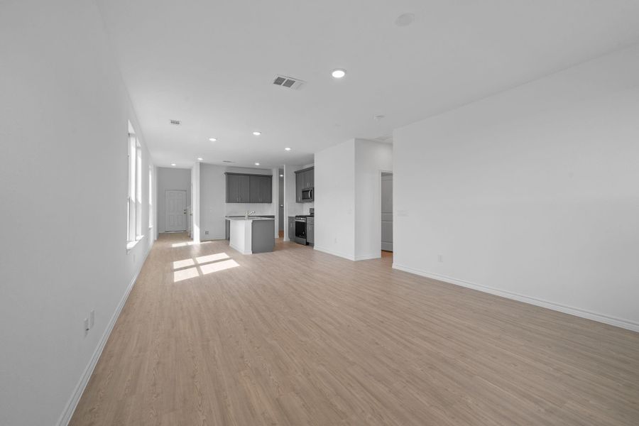 Spacious, unfurnished interior of a new home in River Ranch, Dayton (Image 17).