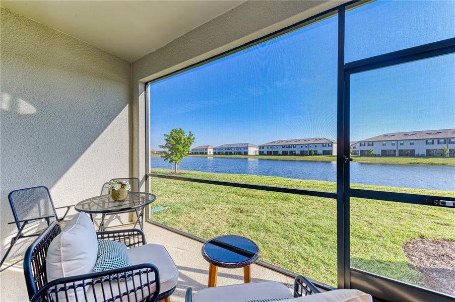Exterior details and patio area of a home in , Bradenton (Image 4).