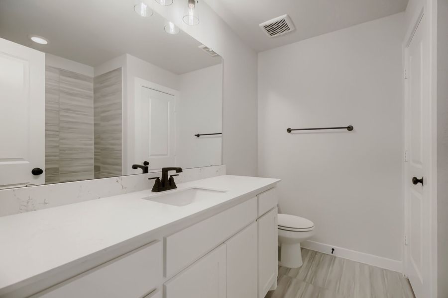 4414 Windy Point - Full Bathroom 4414 Windy Point - Full Bathroom