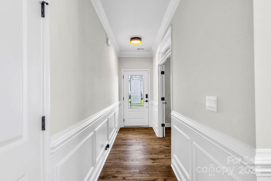 Long Foyer/Hallway