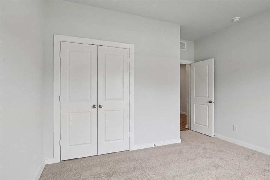 Spacious, unfurnished interior of a new home in Summerwood Estates, Red Oak (Image 25).