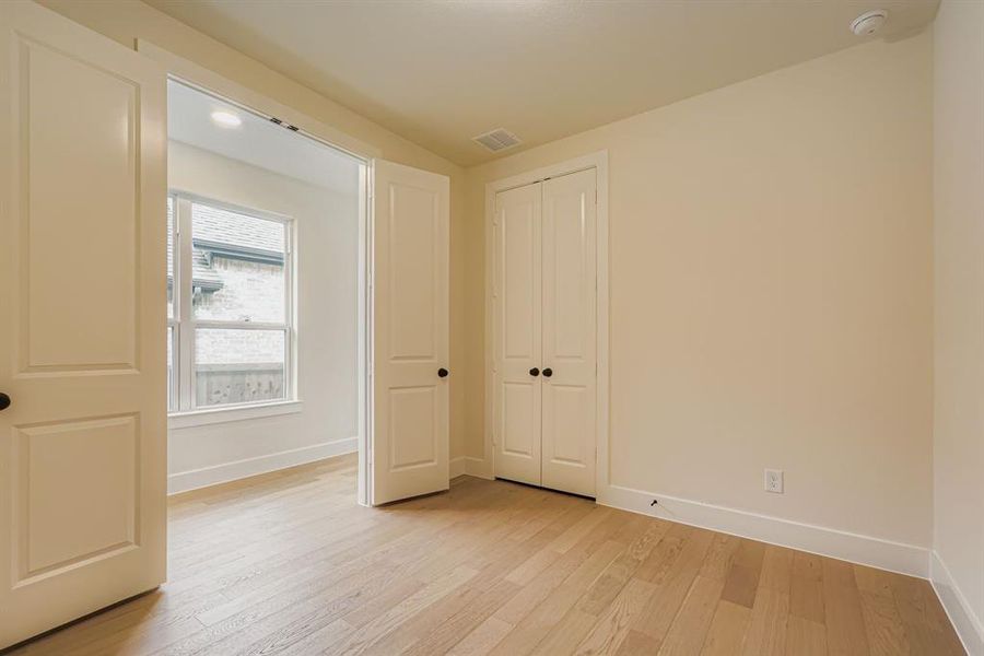 Spacious, unfurnished interior of a new home in Hillstead, Lavon (Image 16).