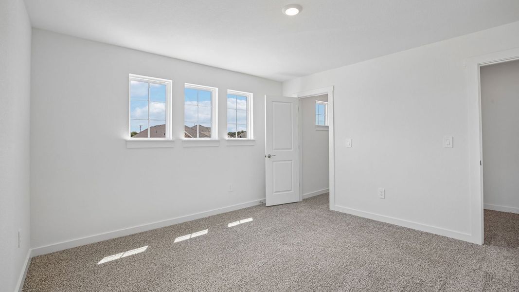 Spacious, unfurnished interior of a new home in Rosenbusch Ranch, Leander (Image 41).