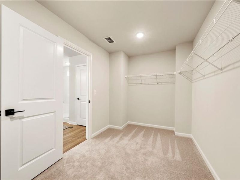 Spacious, unfurnished interior of a new home in Riverwood, Dallas (Image 20).