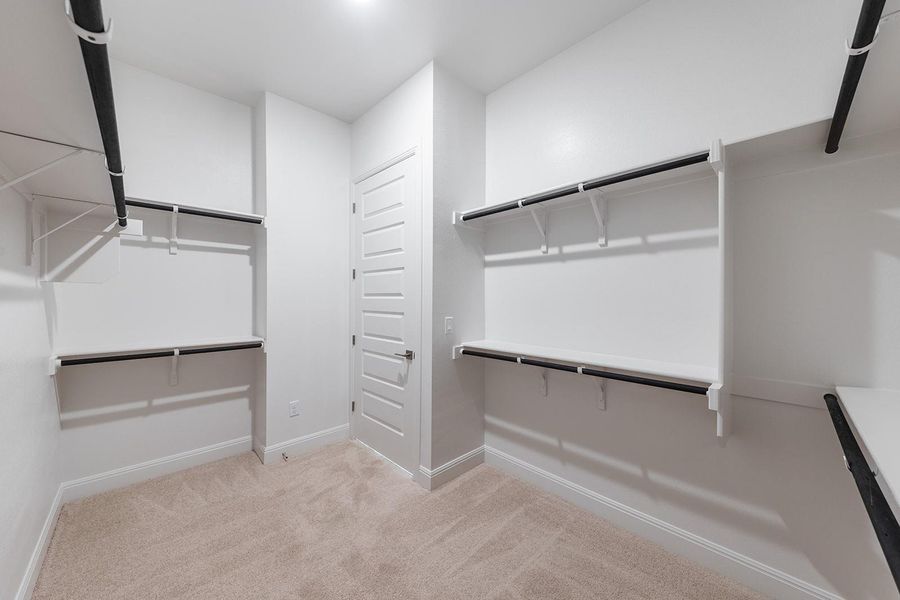 Spacious, unfurnished interior of a new home in The Hollows Canyon - 60', Lago Vista (Image 22).