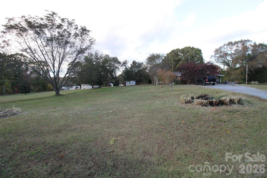 Natural landscape and outdoor views near in Gastonia (Image 6). Natural landscape and outdoor views near in Gastonia (Image 6).