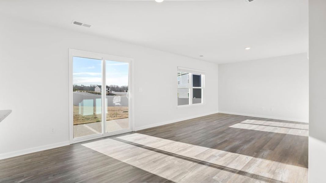 Spacious, unfurnished interior of a new home in Cedar Gap, Fountain Inn (Image 21).