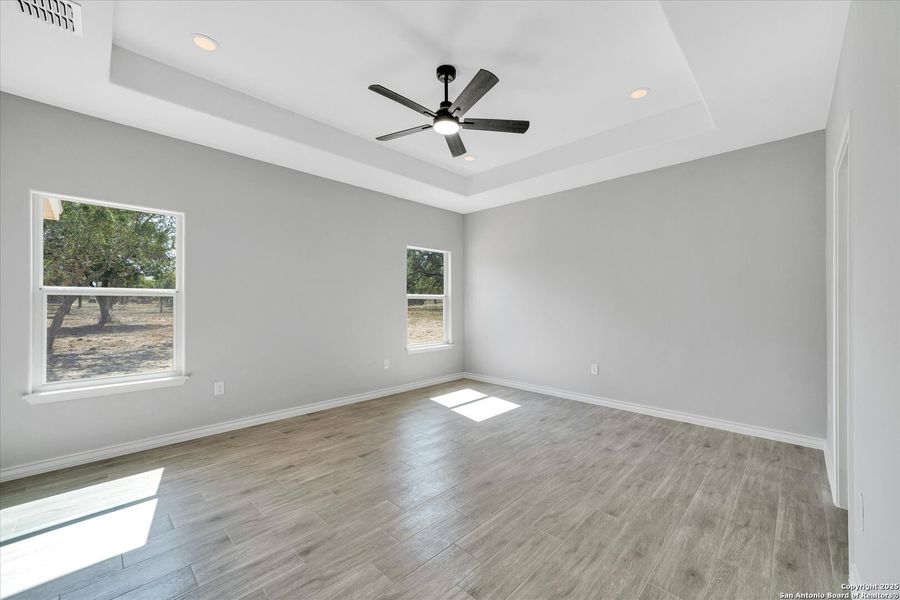 Spacious, unfurnished interior of a new home in , Natalia (Image 22).