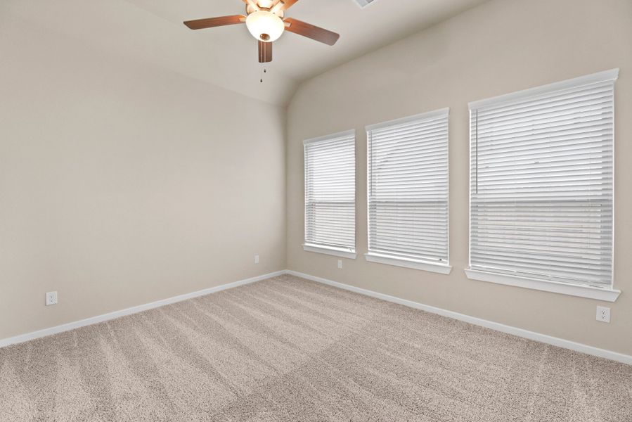 Spacious, unfurnished interior of a new home in Wood Leaf Reserve, Tomball (Image 22).