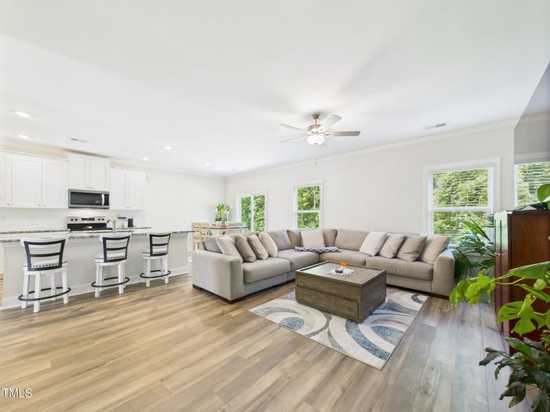 CAM01608G0-PR0104-STILL033