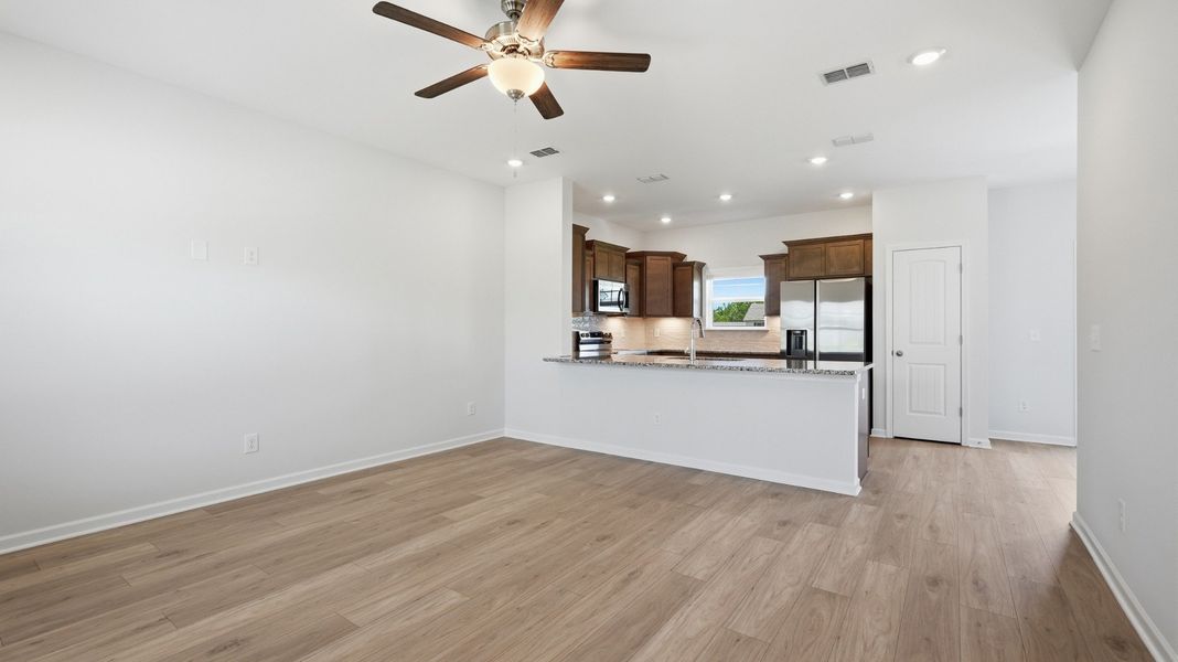 Spacious, unfurnished interior of a new home in Wheatfield, Shelbyville (Image 11).