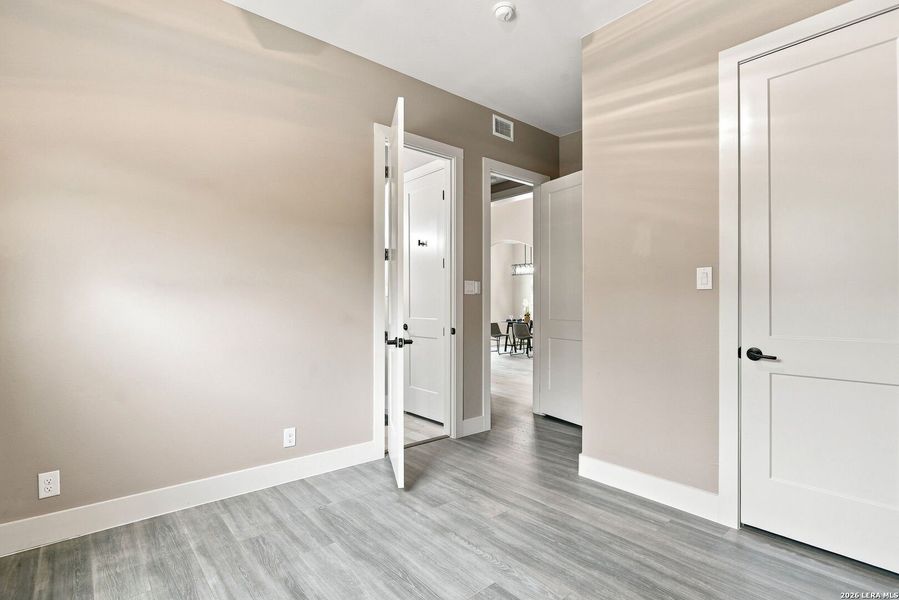 Spacious, unfurnished interior of a new home in , San Antonio (Image 24).