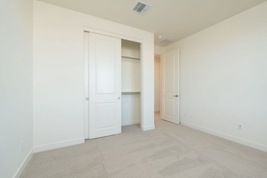 Spacious, unfurnished interior of a new home in Soleo, San Tan Valley (Image 15).