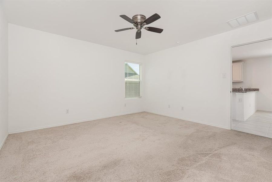Spacious, unfurnished interior of a new home in , Princeton (Image 35).