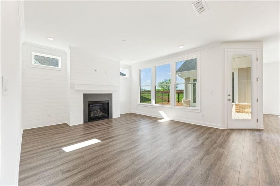 Spacious, unfurnished interior of a new home in The Courtyards of Franklin Goldmine, Cumming (Image 9).