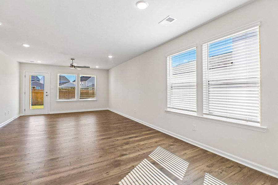 Spacious, unfurnished interior of a new home in Victorywoods Village, Columbia (Image 15).
