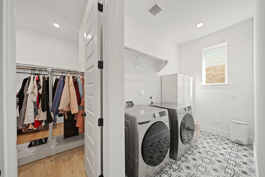 Furnished interior view inside a new home in Sienna, Missouri City (Image 40). Furnished interior view inside a new home in Sienna, Missouri City (Image 40).