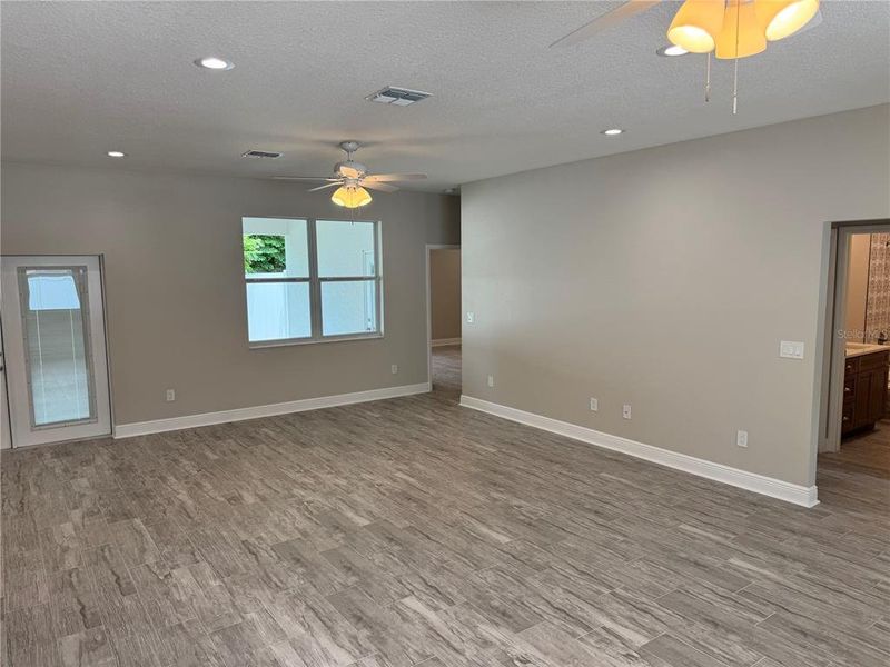 Spacious, unfurnished interior of a new home in , Dade City (Image 47).