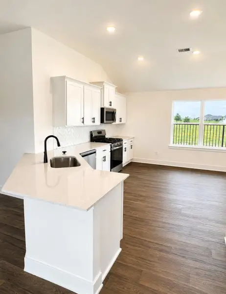 Furnished interior view inside a new home in River Ranch Trails, Dayton (Image 5).