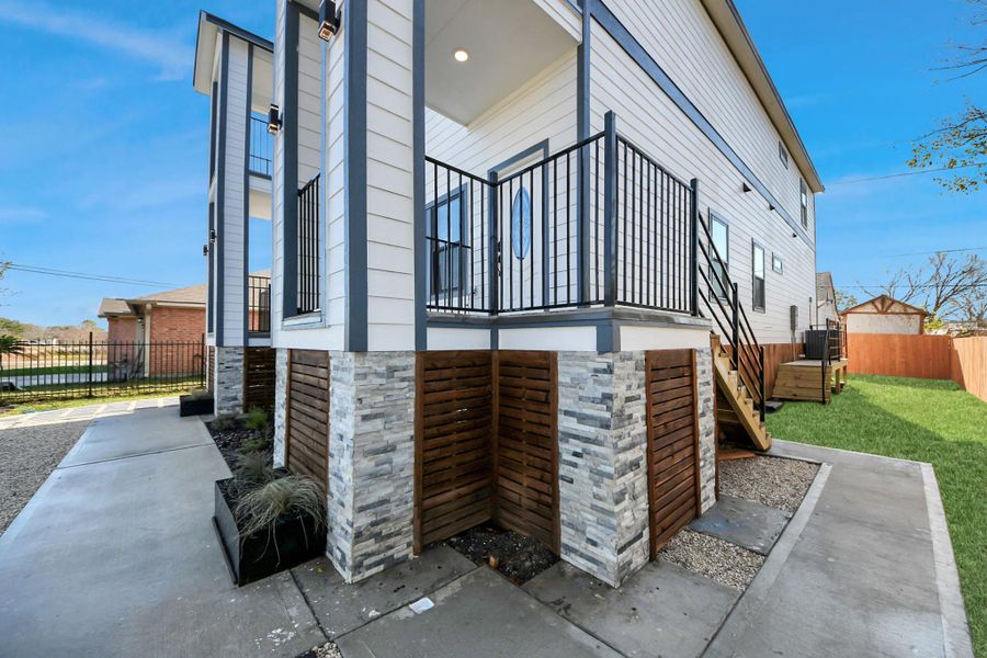 Exterior details and patio area of a home in , Houston (Image 4).
