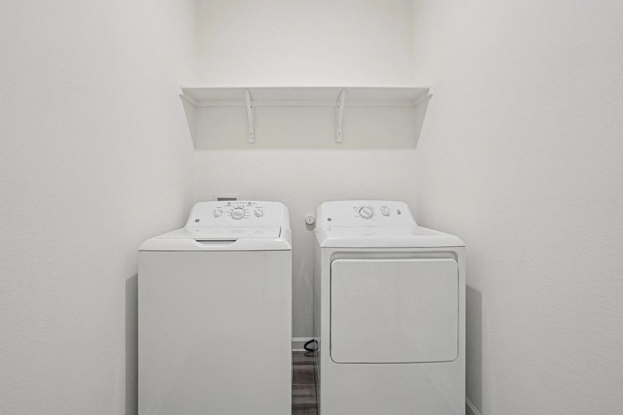 Representative interior finishes for a home built from the Odyssey by Starlight Homes in Williams Landing, Waller (Image 11).