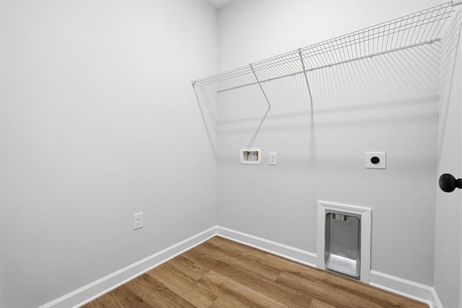 Spacious, unfurnished interior of a new home in Barton's Bend, Crestview (Image 23).
