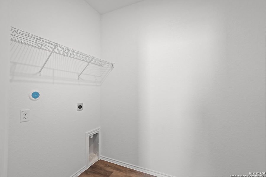 Spacious, unfurnished interior of a new home in Horizon Ridge, San Antonio (Image 12).