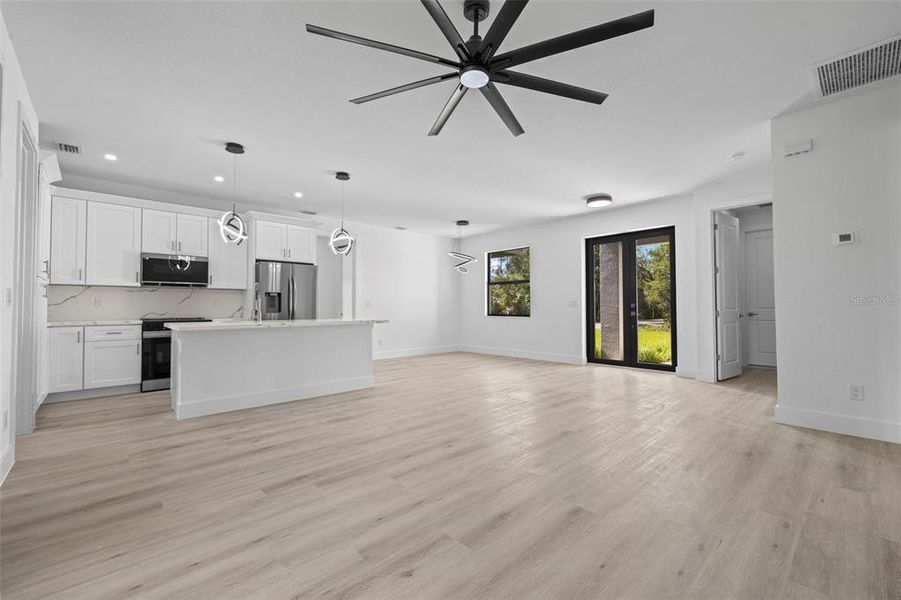 Spacious, unfurnished interior of a new home in , Port Charlotte (Image 12).