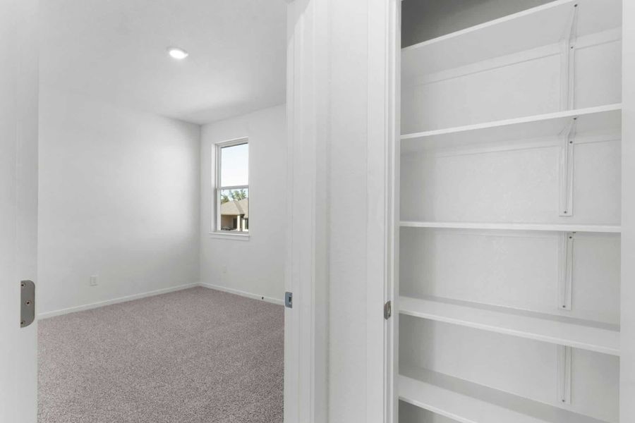 Spacious, unfurnished interior of a new home in Highland Village, Georgetown (Image 17).