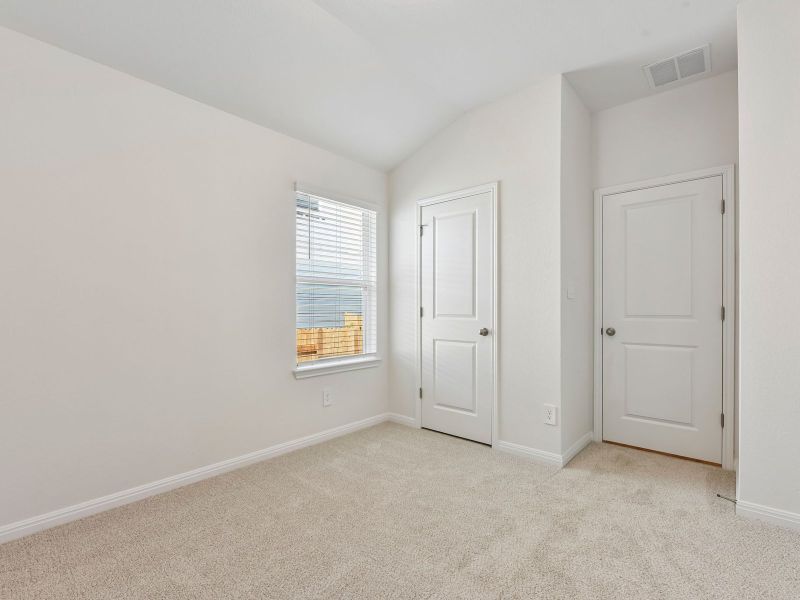 Spacious, unfurnished interior of a new home in Butler Farms - Reserve Collection, Liberty Hill (Image 12).