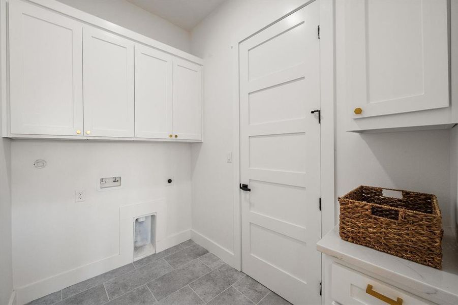 Cabinets & storage in the laundry room