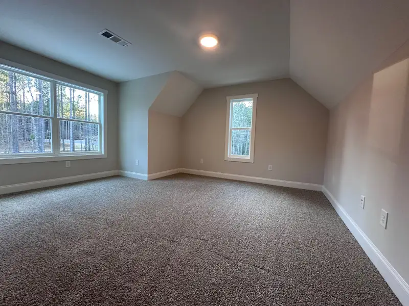 Spacious, unfurnished interior of a new home in Dove Creek, LaGrange (Image 22).