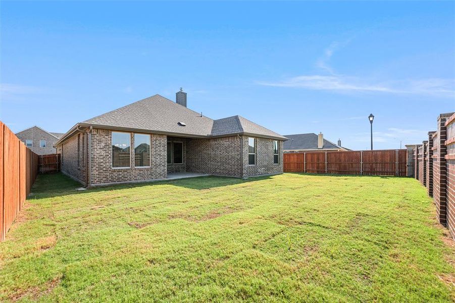 Exterior details and patio area of a home in Northstar, Fort Worth (Image 27).